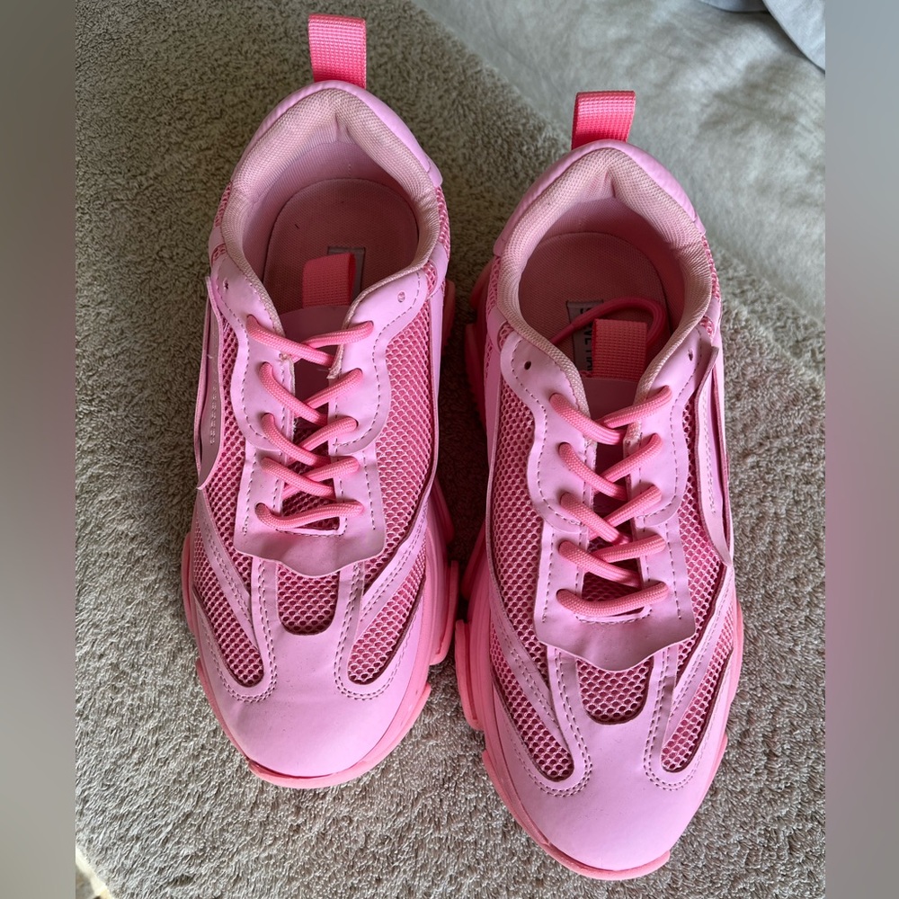 SNEAKERS size 9,5 Steve Madden